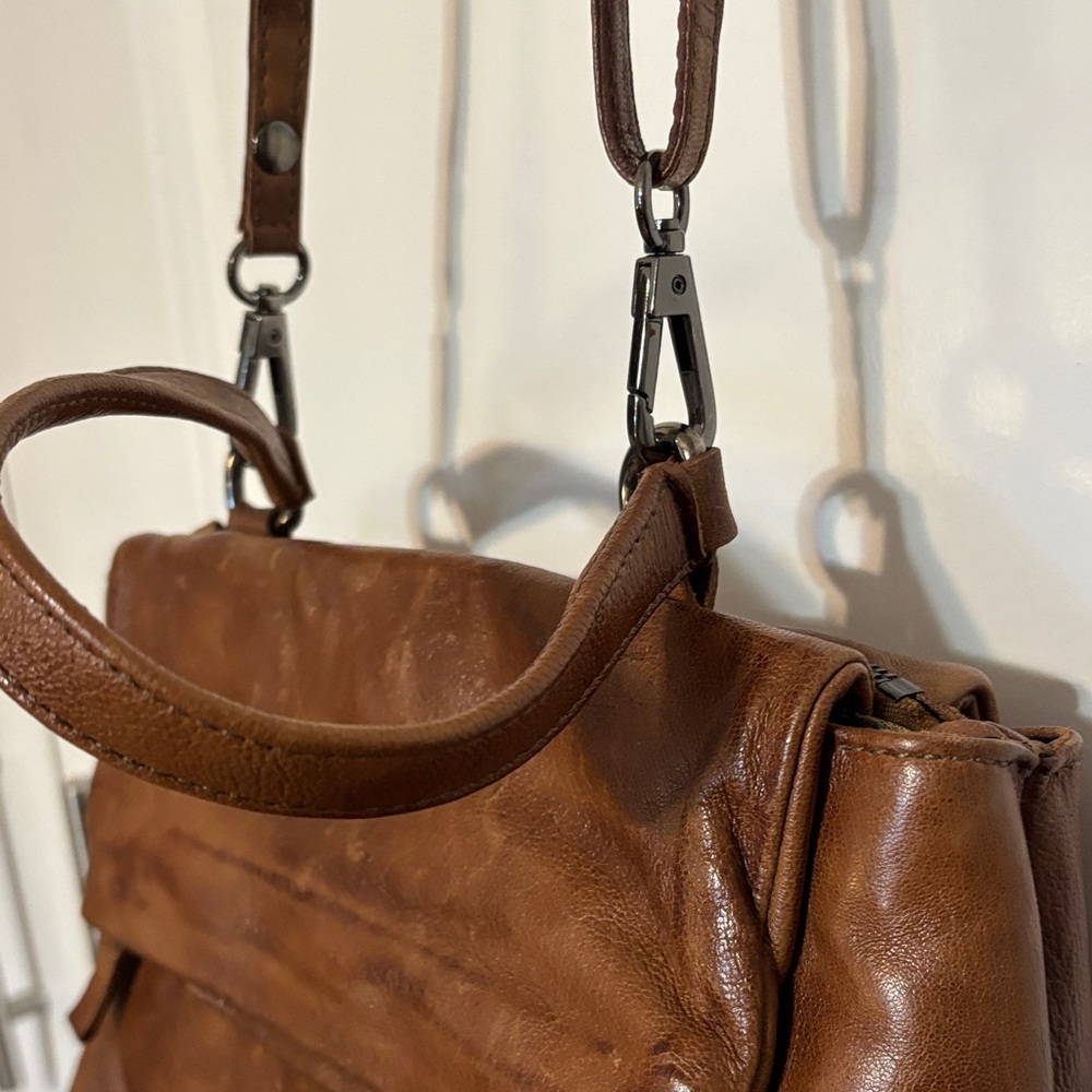 MJUS Women's Distressed Brown Leather Crossbody Bag with Adjustable Strap - Picture 4 of 16